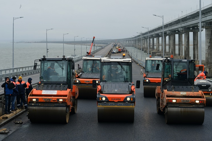 Движение автотранспорта на Крымском мосту открыто по всем полосам