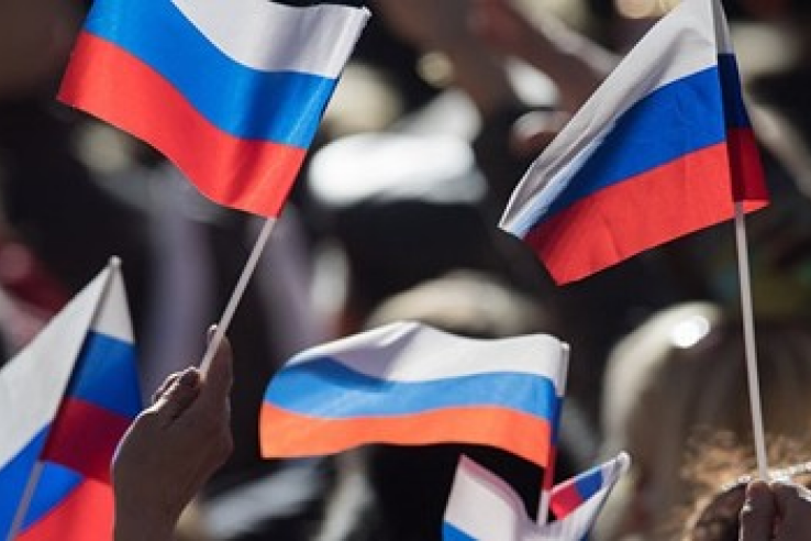 Более 27 тысяч крымчан отметили на центральной площади Симферополя годовщину воссоединения с Россией