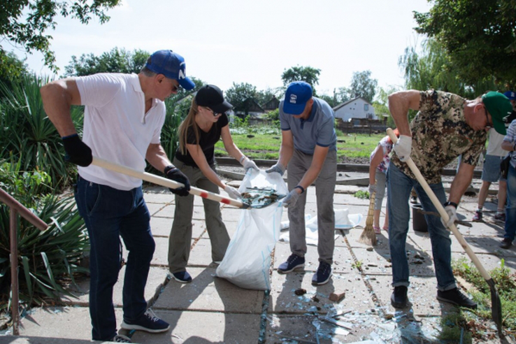 Крымчане провели субботник в пострадавших от взрывов селах Джанкойского района