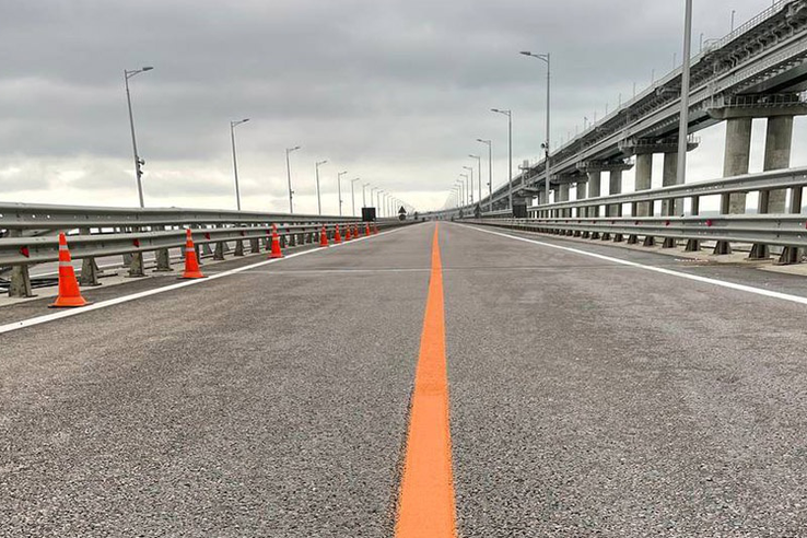 Движение по автомобильной части Крымского моста запустили по двум полосам