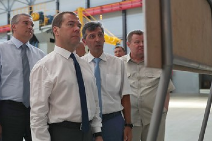 Дмитрий Медведев провёл в Крыму совещание по развитию промышленности