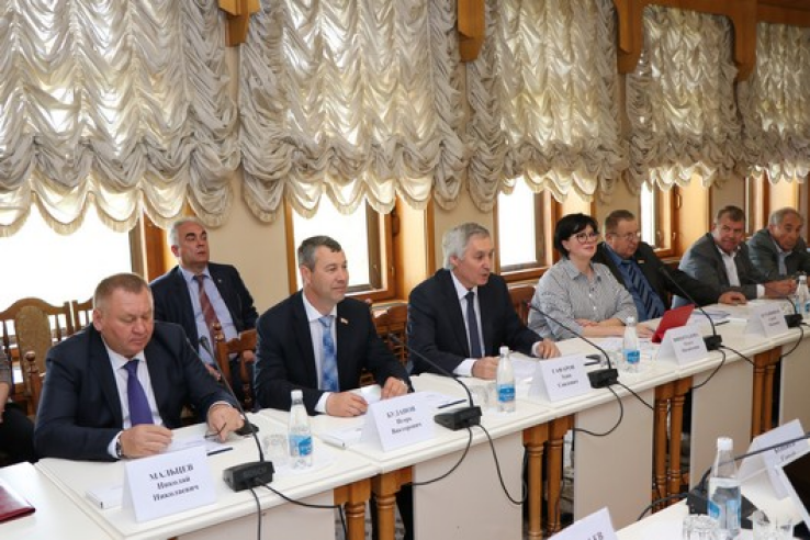 В Госсовете РК прошли заседания «круглых столов» с представителями делегации Законодательного собрания Ленинградской области