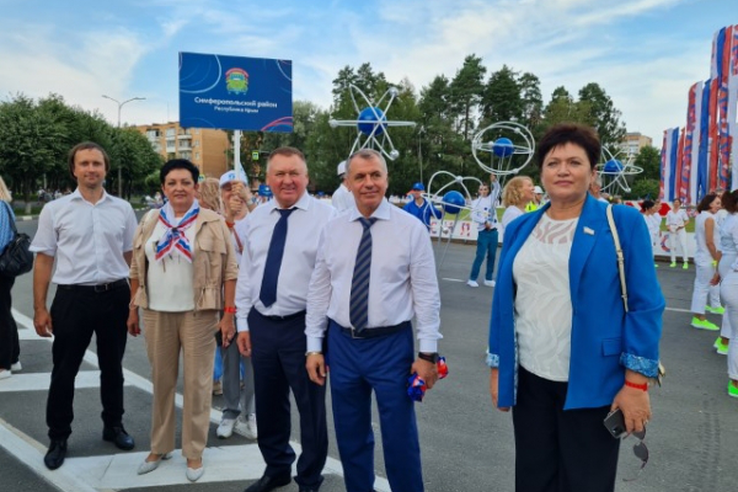 Крымская делегация приняла участие в праздничных мероприятиях в честь 95-летия Ленинградской области