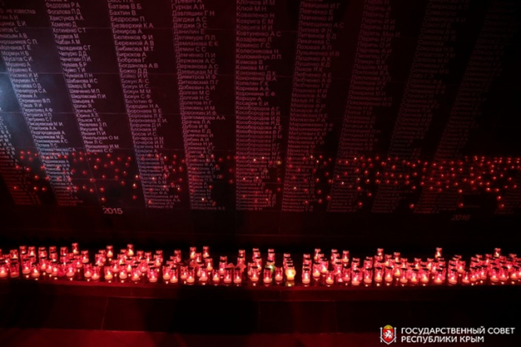 На Мемориальном комплексе «Концлагерь «Красный» прошла акция «Зажги свечу памяти»