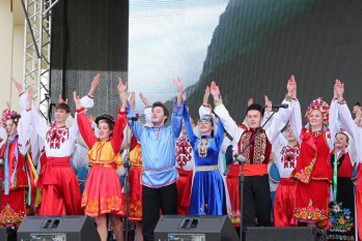 Симферополь празднует День народного единства
