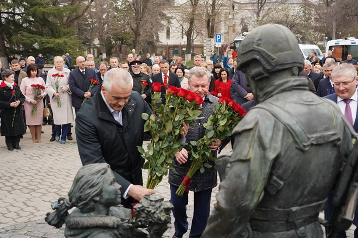 Крымчане отмечают девятую годовщину всекрымского референдума
