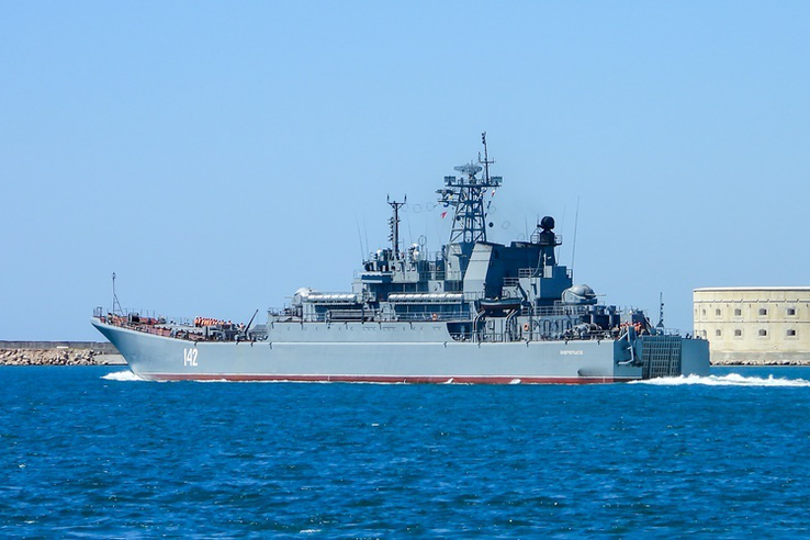 Большой десантный корабль «Новочеркасск» пострадал при отражении атаки на Феодосию