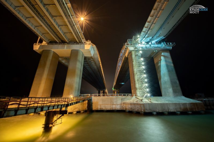 Строители завершили сооружение опор Крымского моста