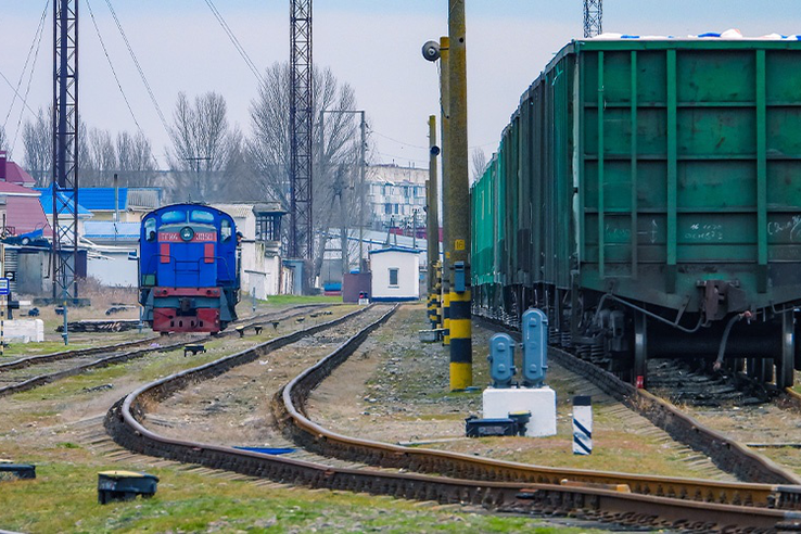 Первые вагоны с зерном отправили из Запорожской области в Крым
