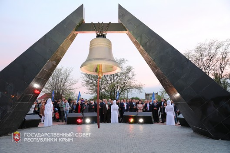 На территории Мемориального комплекса «Концлагерь «Красный» в Симферопольском районе прошла патриотическая акция «Зажги свечу памяти»