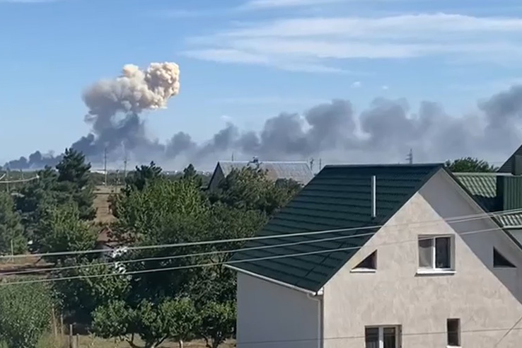 На военном аэродроме в поселке Новофедоровка в Крыму произошел взрыв