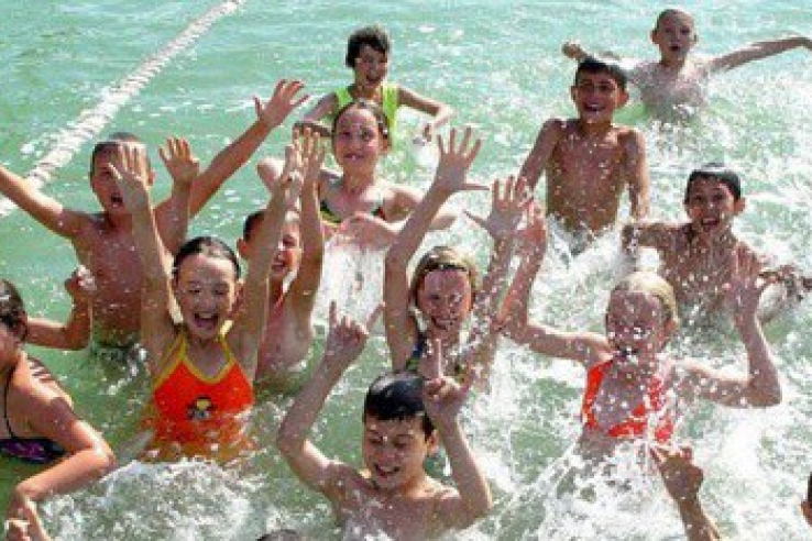 Дети 47-го региона улетели отдыхать в Крым